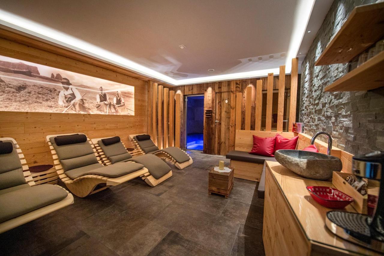 Apartments La Rives Santa Cristina Val Gardena ภายนอก รูปภาพ