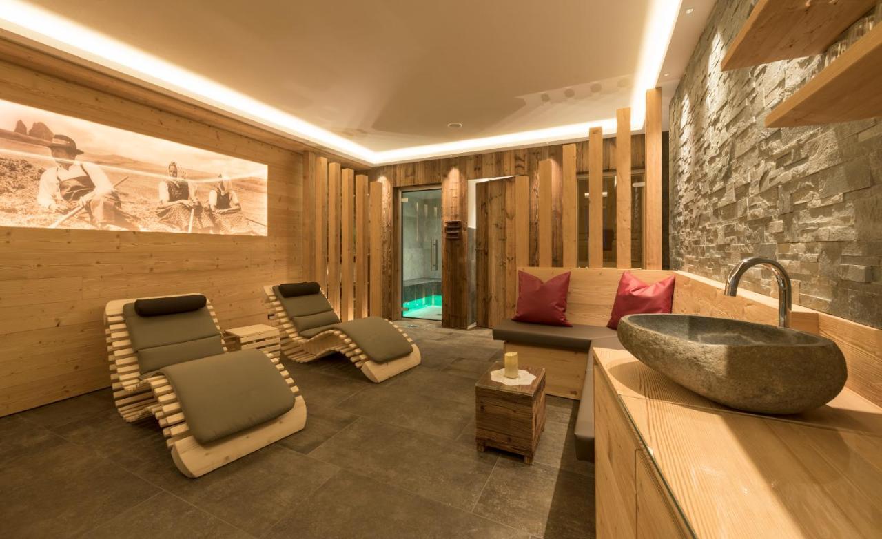 Apartments La Rives Santa Cristina Val Gardena ภายนอก รูปภาพ