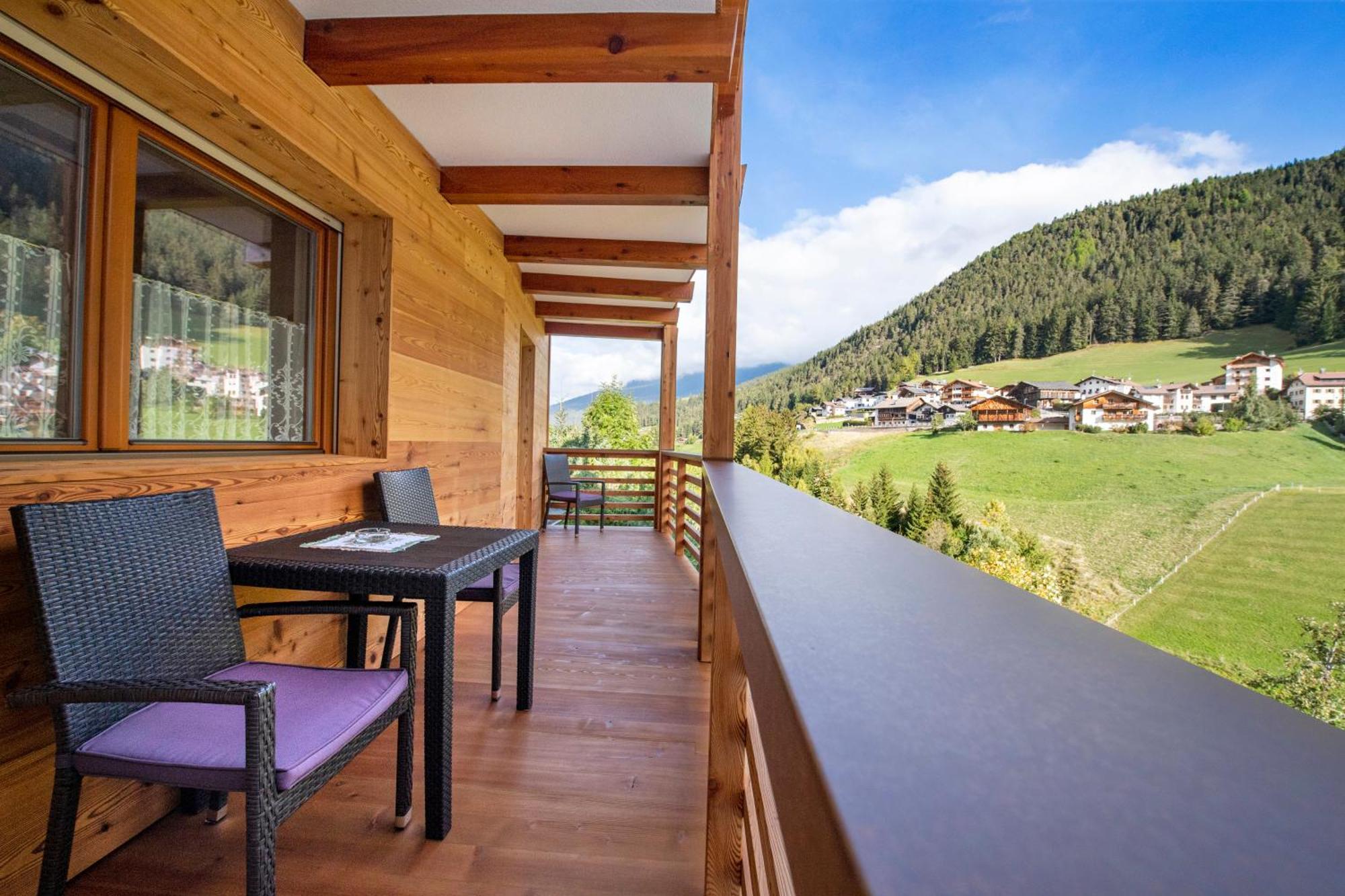 Apartments La Rives Santa Cristina Val Gardena ภายนอก รูปภาพ